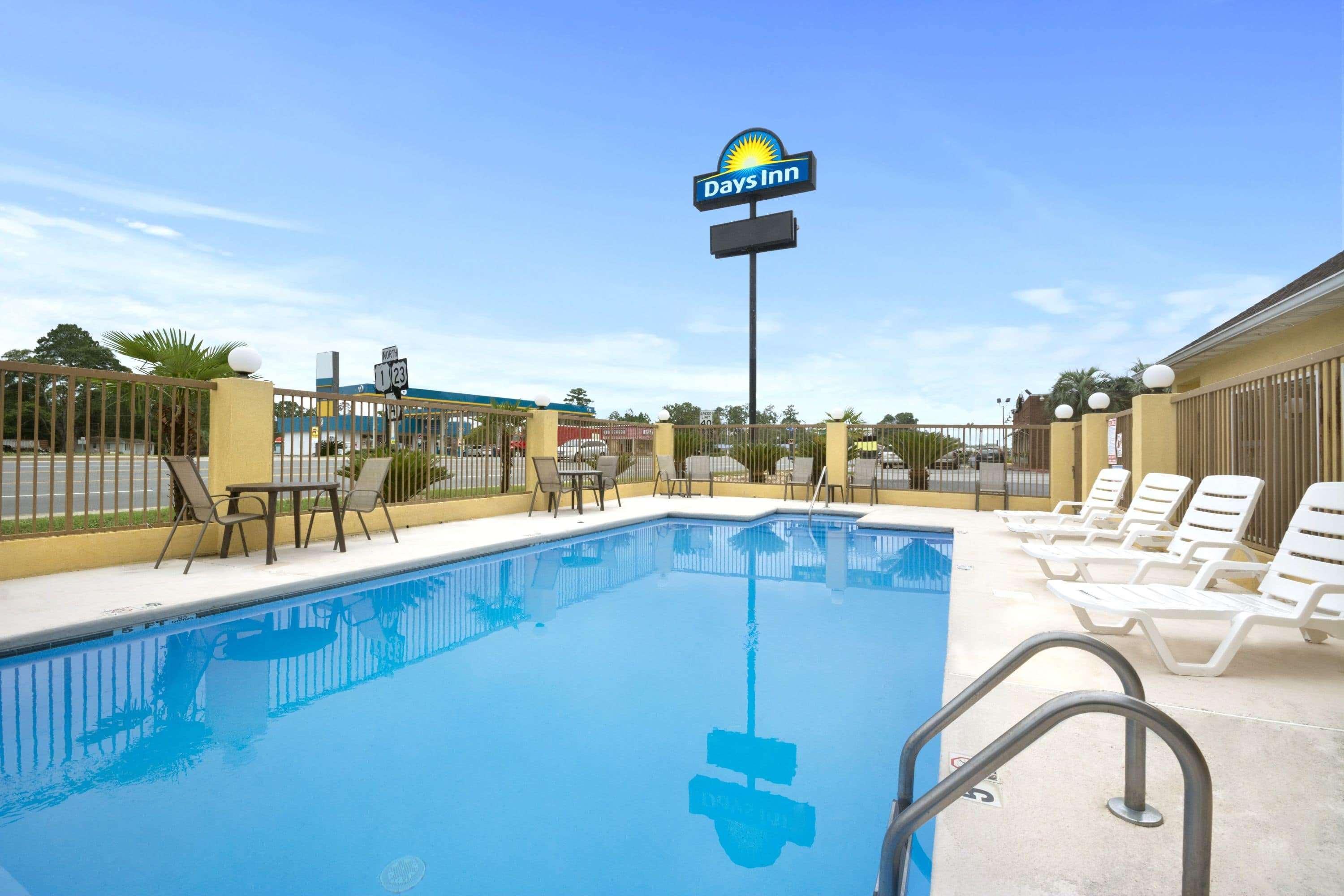 Days Inn By Wyndham אלמה מראה חיצוני תמונה