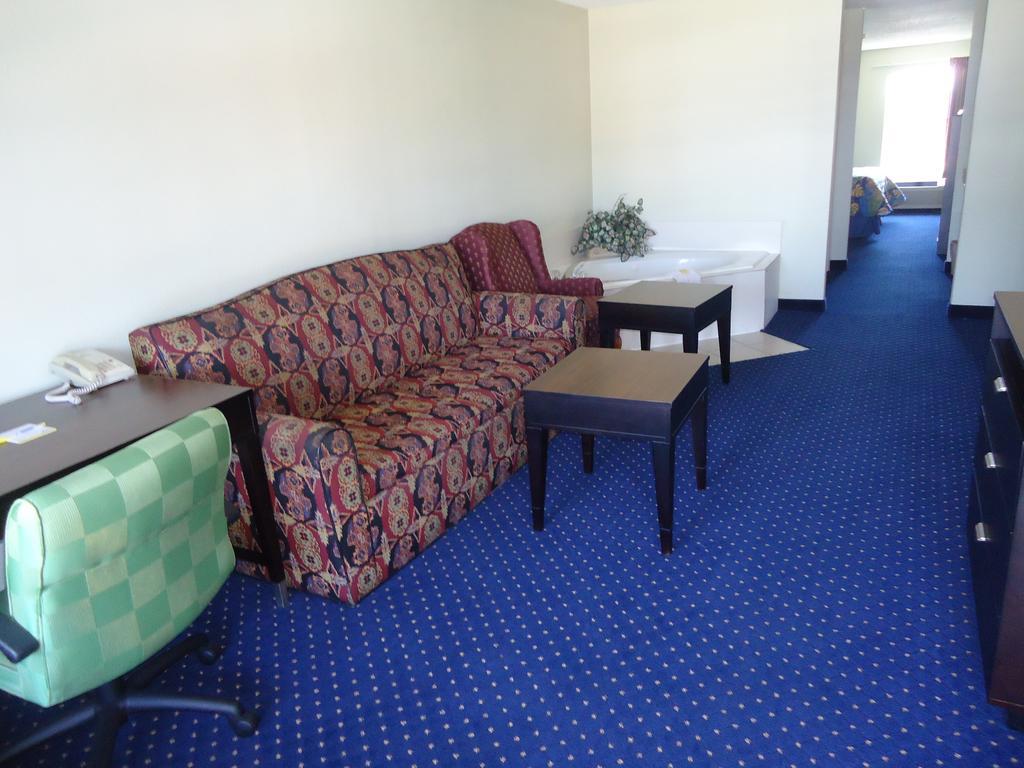 Days Inn By Wyndham אלמה מראה חיצוני תמונה