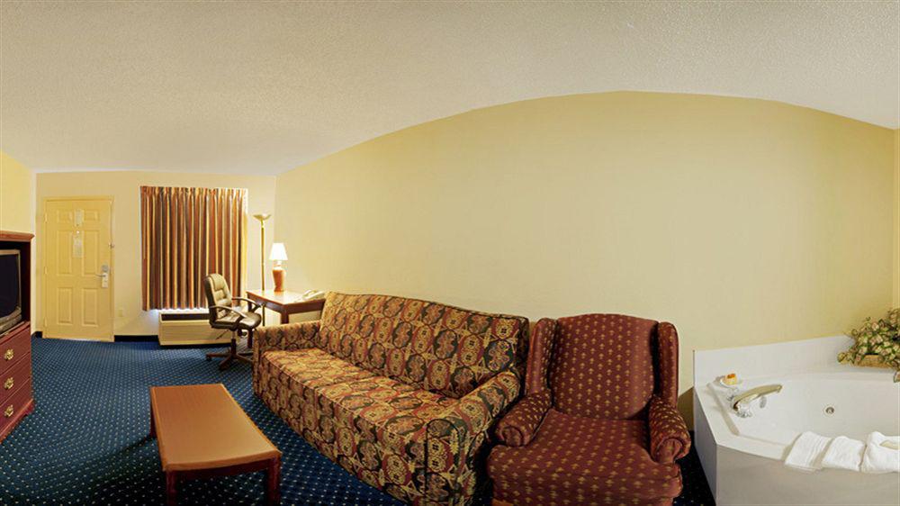 Days Inn By Wyndham אלמה מראה חיצוני תמונה